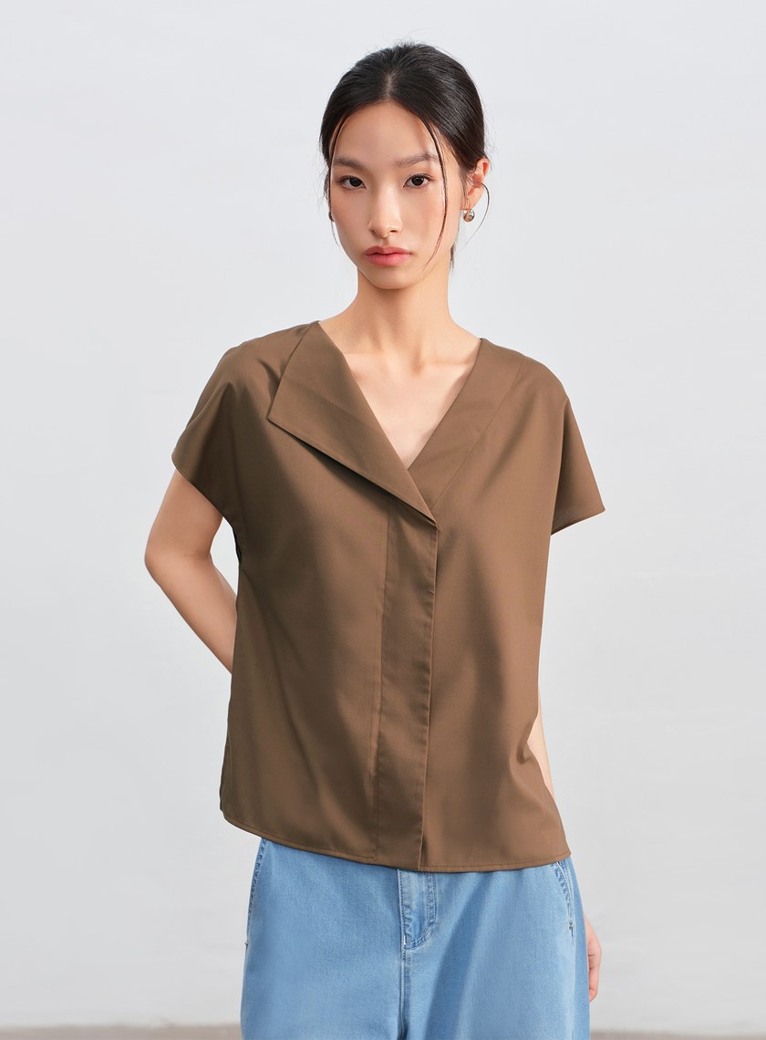 不對稱領口抗皺涼感上衣