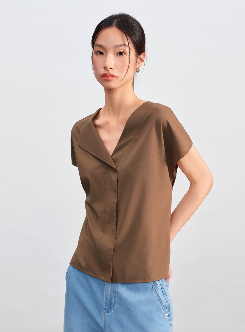 不對稱領口抗皺涼感上衣