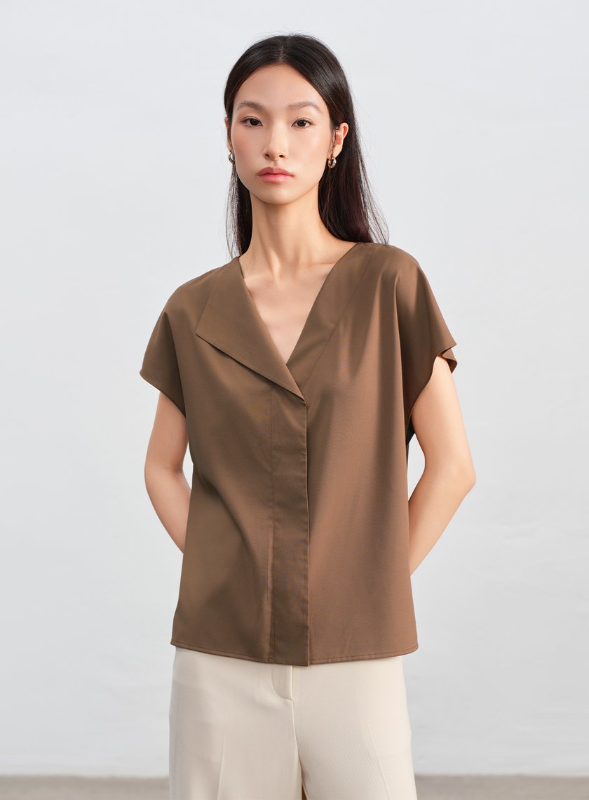 不對稱領口抗皺涼感上衣