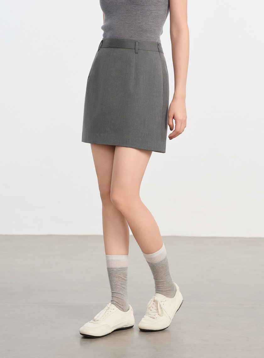 俐落直筒西裝短裙