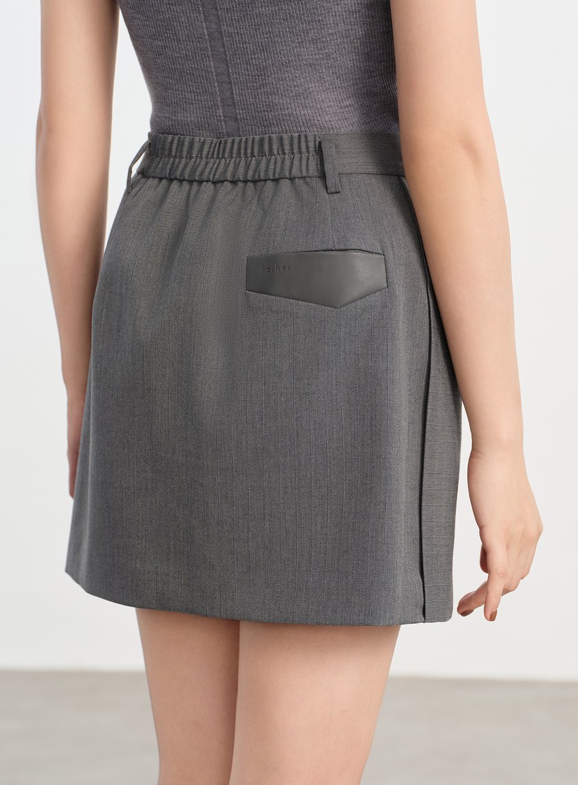 俐落直筒西裝短裙