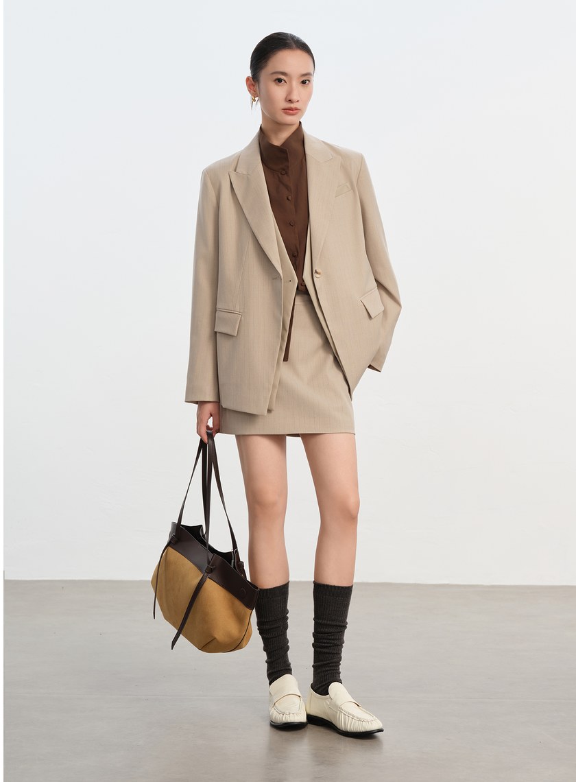 俐落直筒西裝短裙