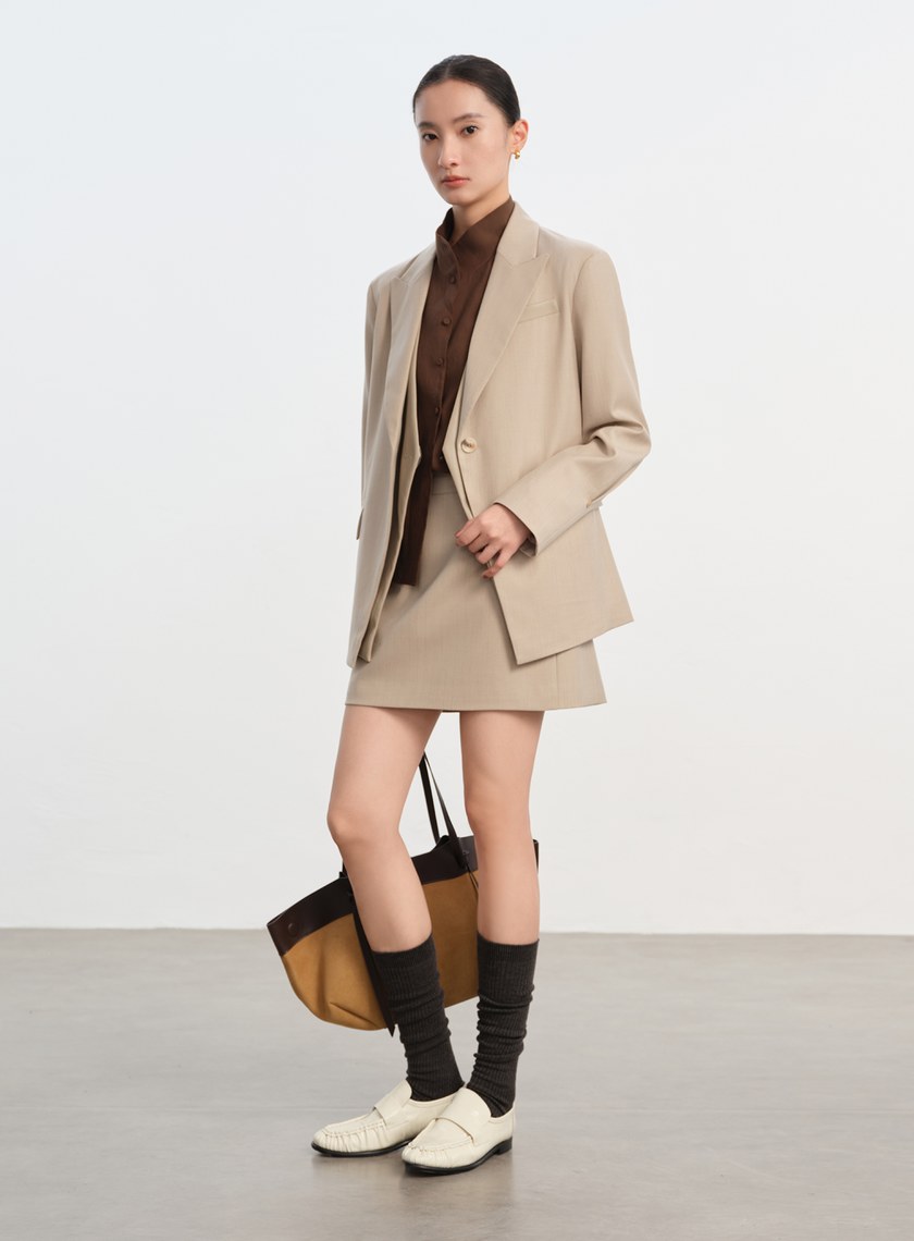 俐落直筒西裝短裙