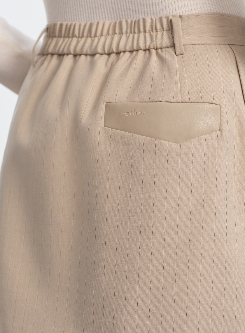 俐落直筒西裝短裙