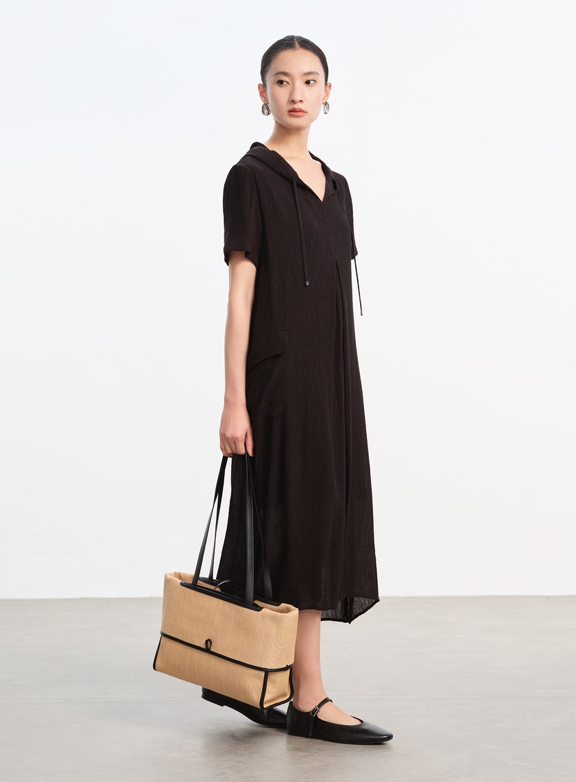 褶皺肌理連帽洋裝