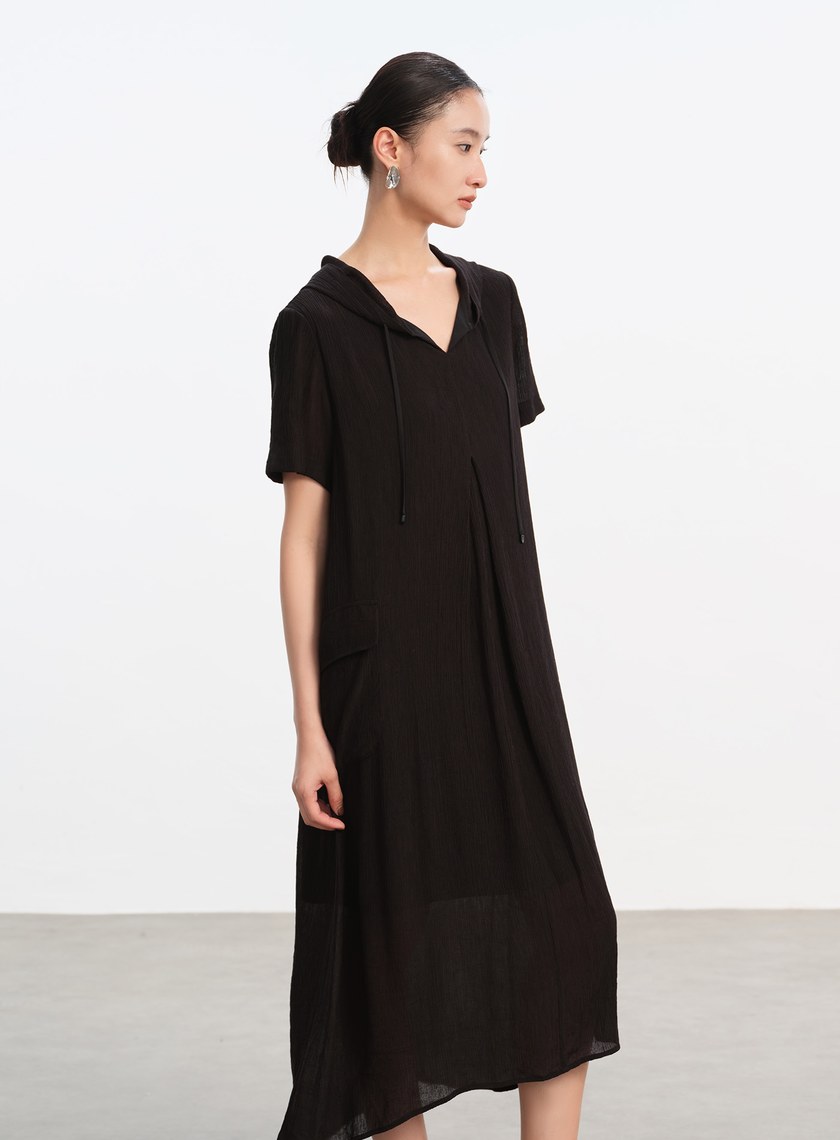 褶皺肌理連帽洋裝