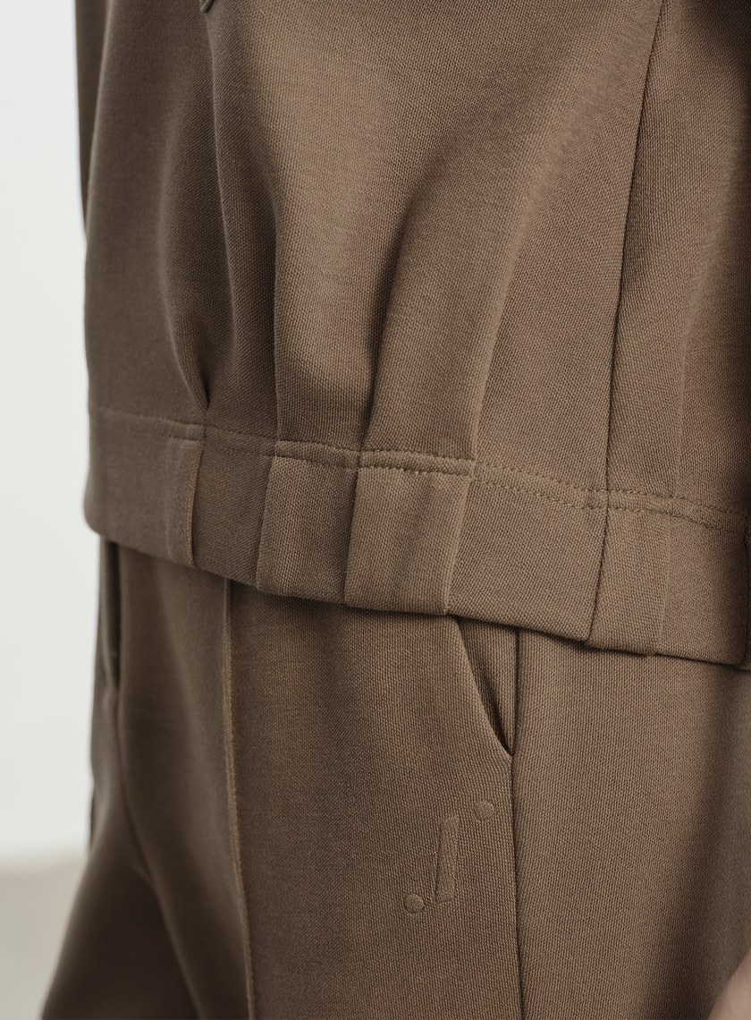 垂墜感落肩口袋上衣