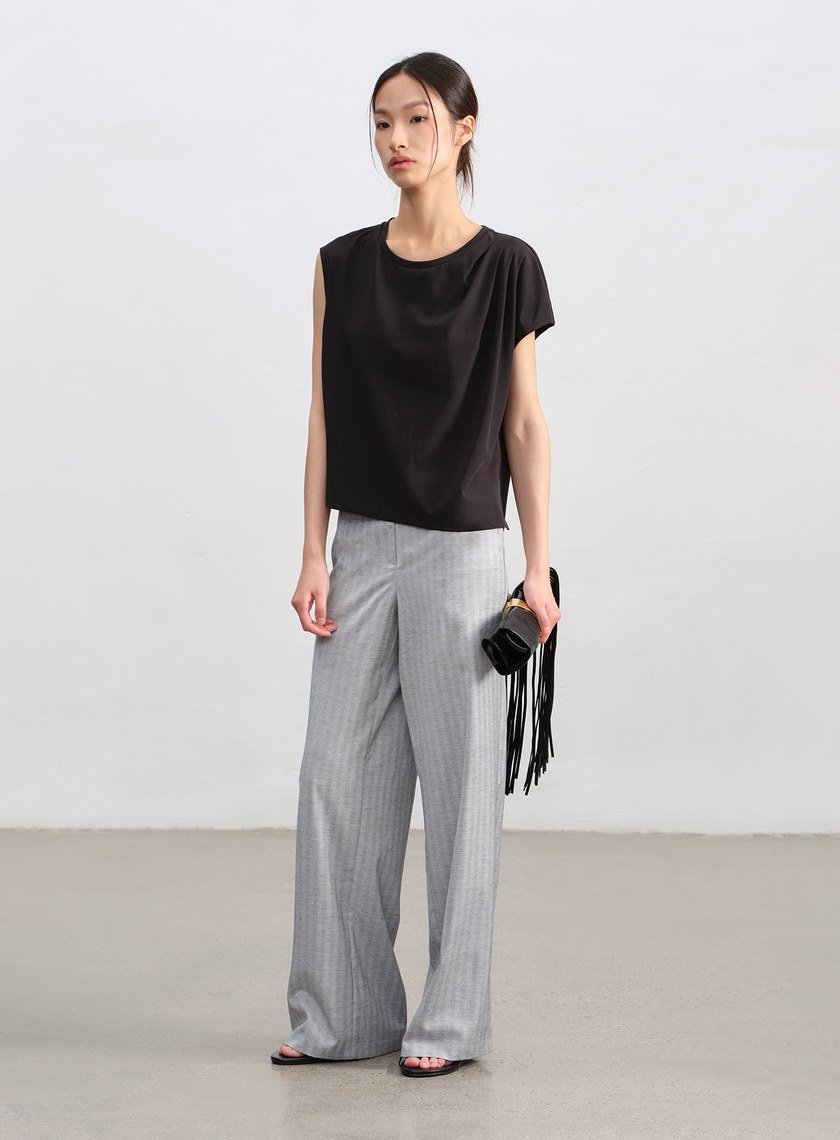 不對稱剪裁造型T-Shirt