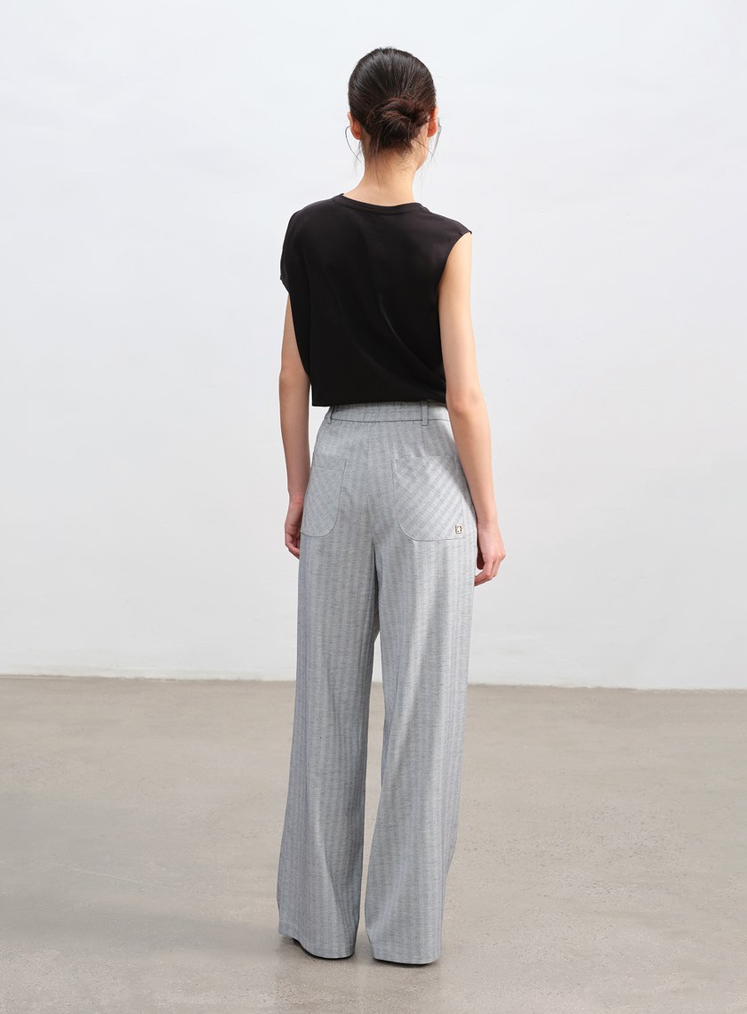 不對稱剪裁造型T-Shirt