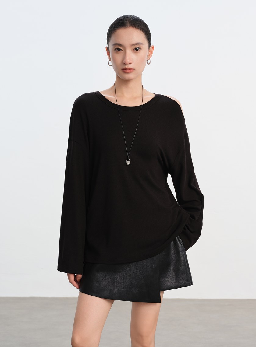 慵懶露肩針織衫