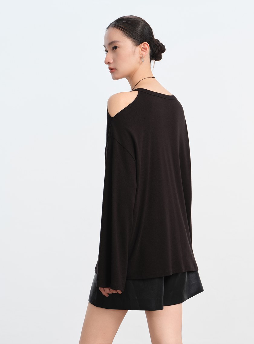 慵懶露肩針織衫