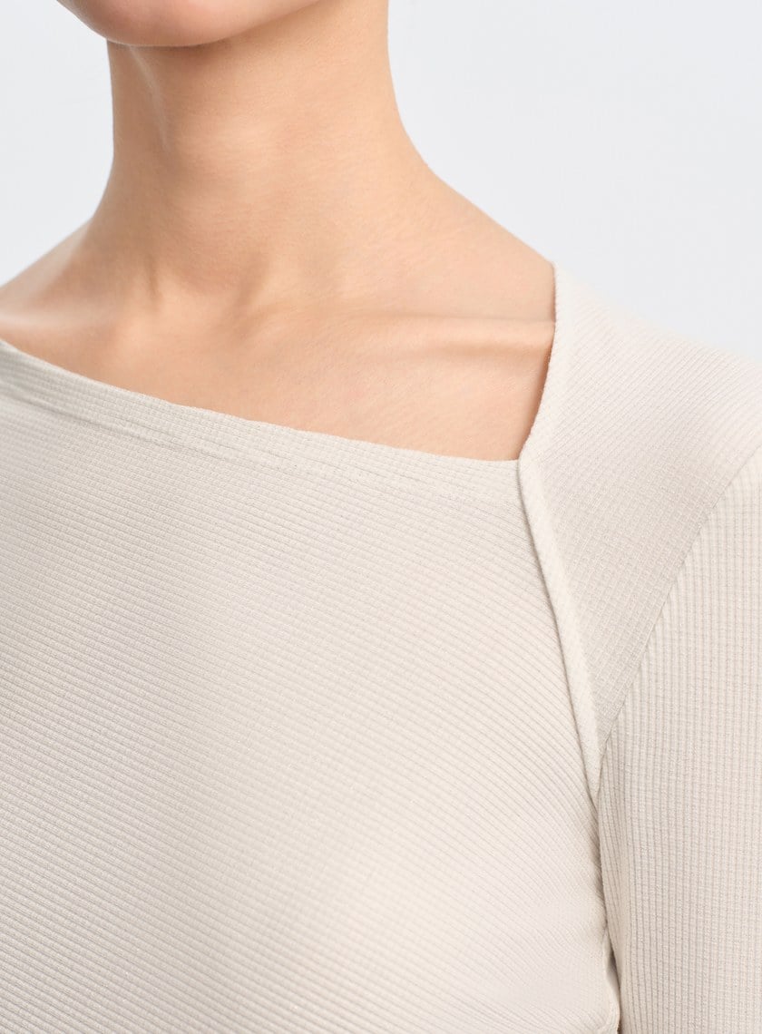 不對稱斜領修身上衣