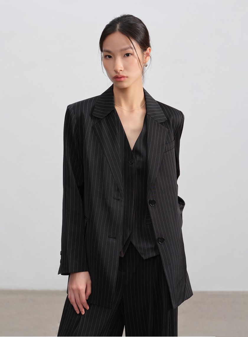 條紋不對稱造型西裝外套