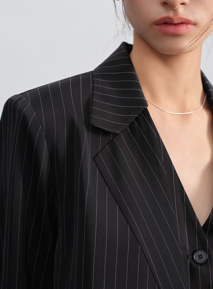 條紋不對稱造型西裝外套