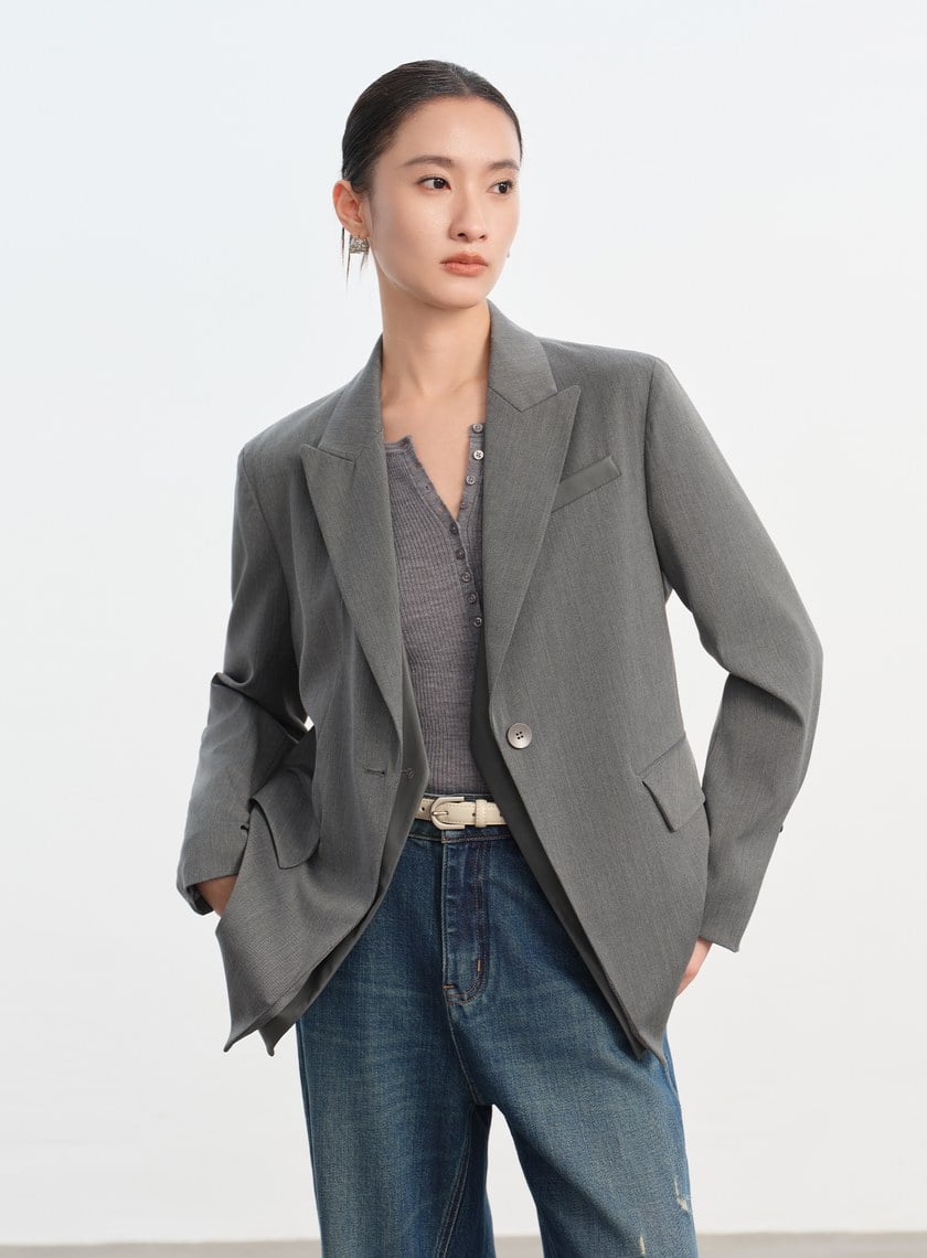 俐落假兩件拼接西裝外套