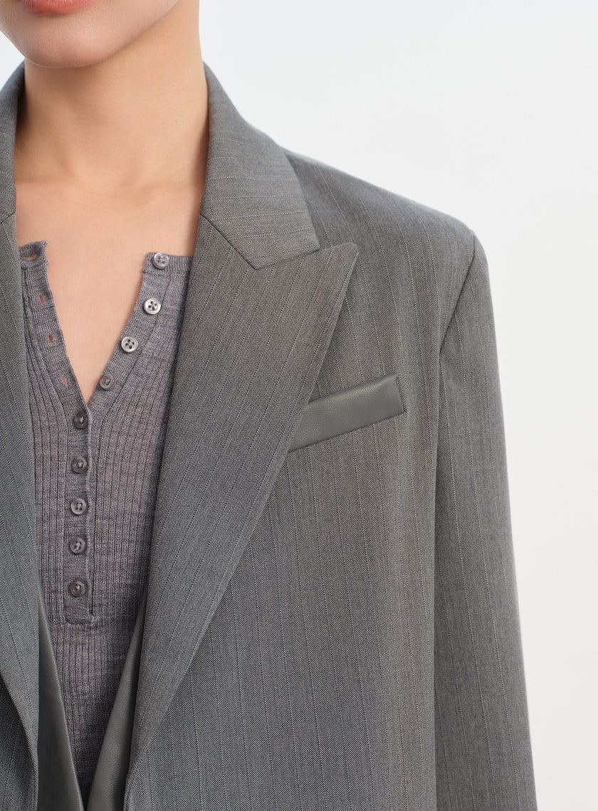 俐落假兩件拼接西裝外套