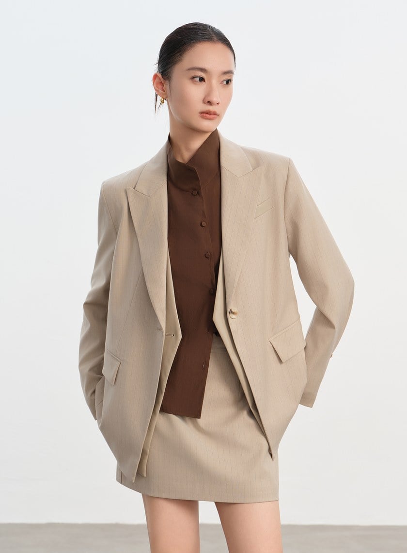 俐落假兩件拼接西裝外套