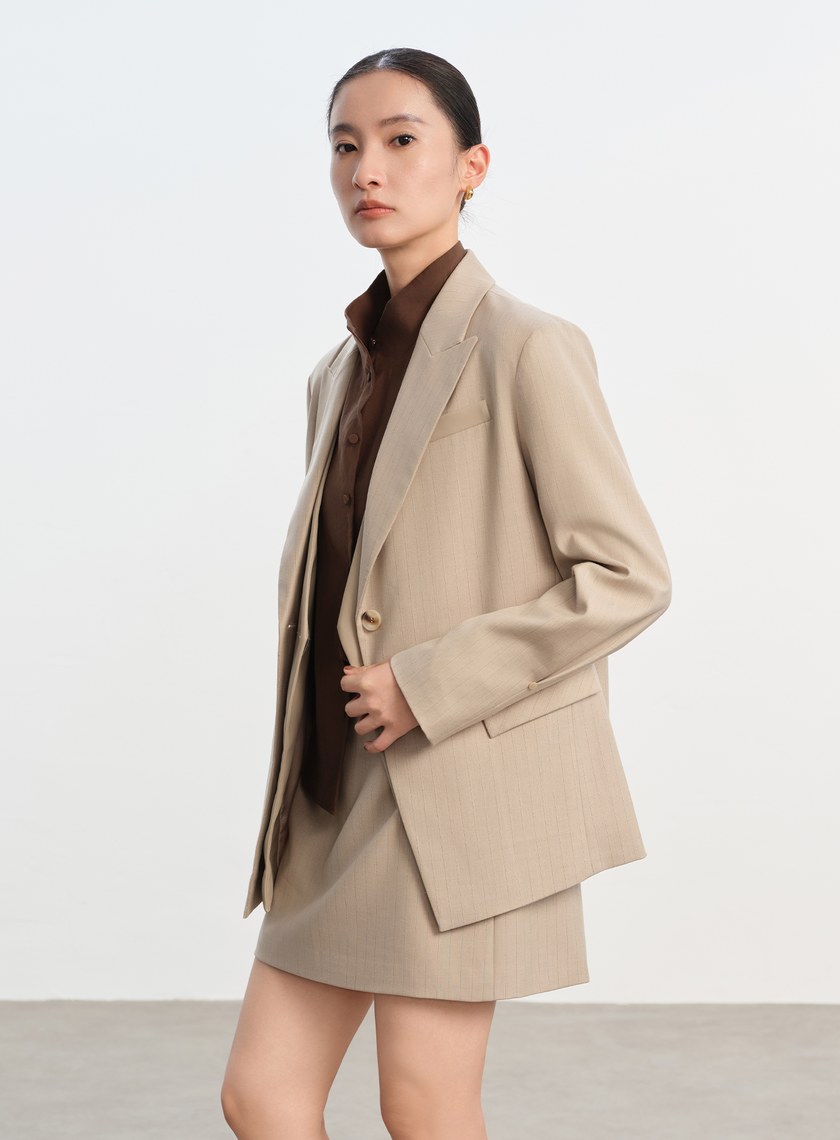 俐落假兩件拼接西裝外套