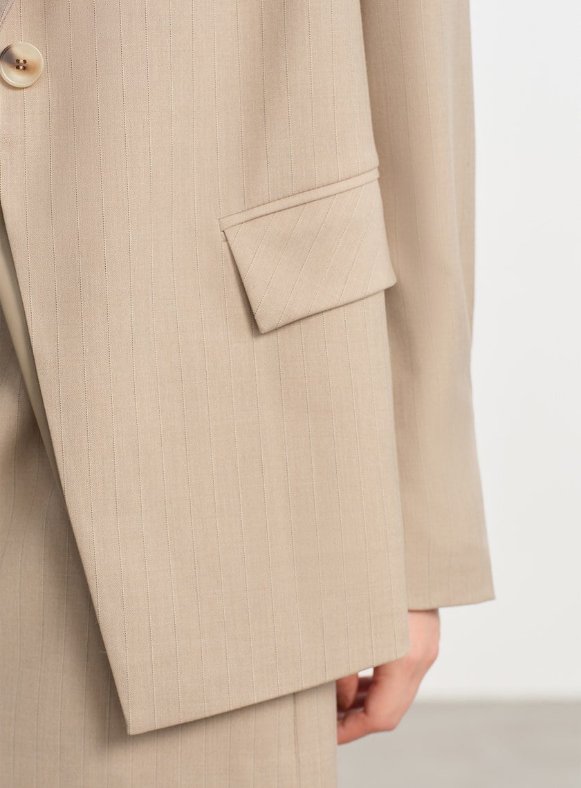 俐落假兩件拼接西裝外套