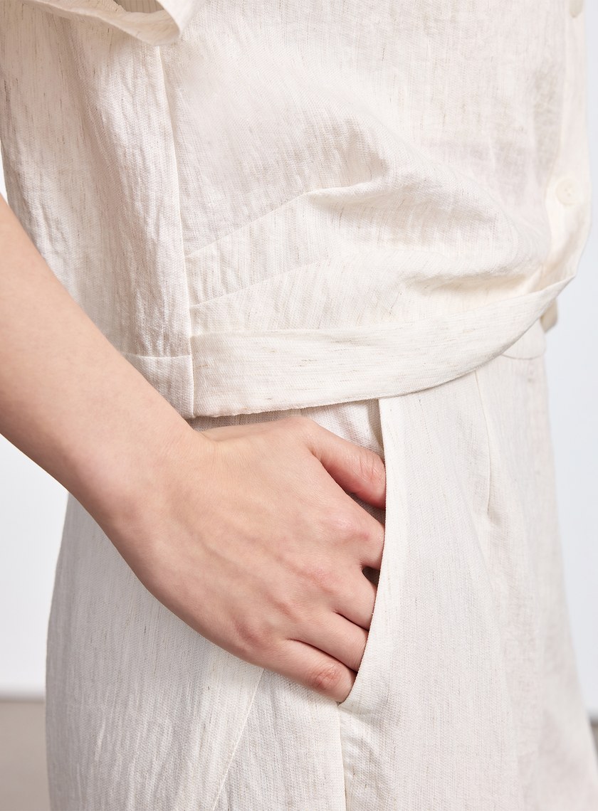 輕盈翻領短版襯衫