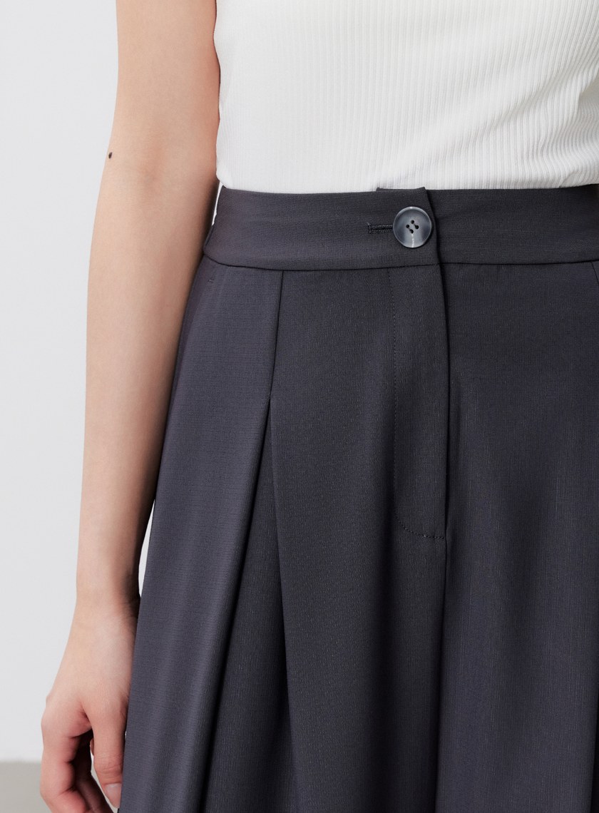 輕盈涼感打褶A字裙