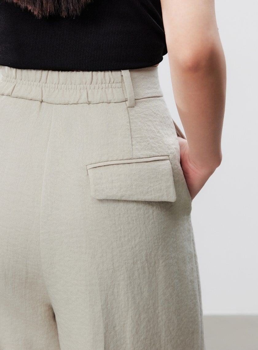 鬆弛感斜門襟垂順闊腿褲