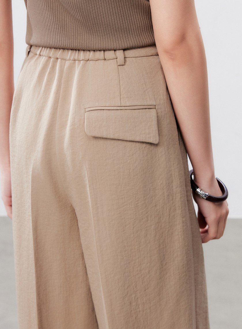 鬆弛感斜門襟垂順闊腿褲