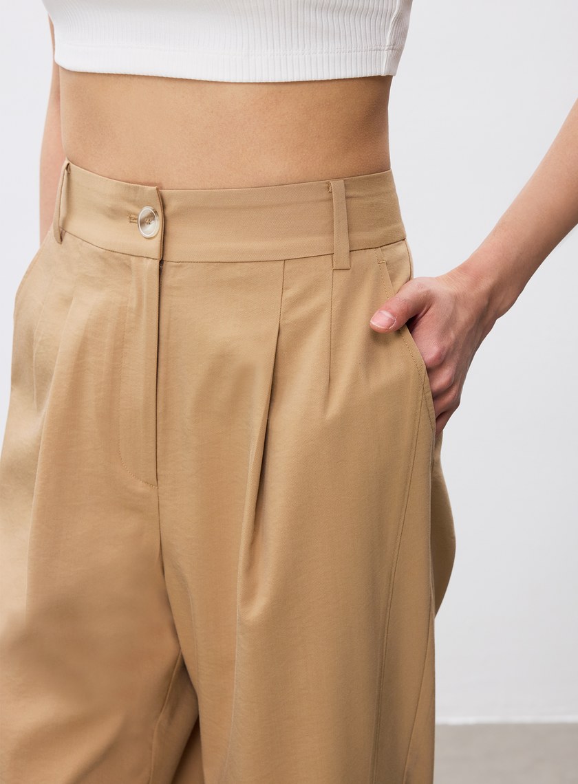 俐落修身直筒西裝褲