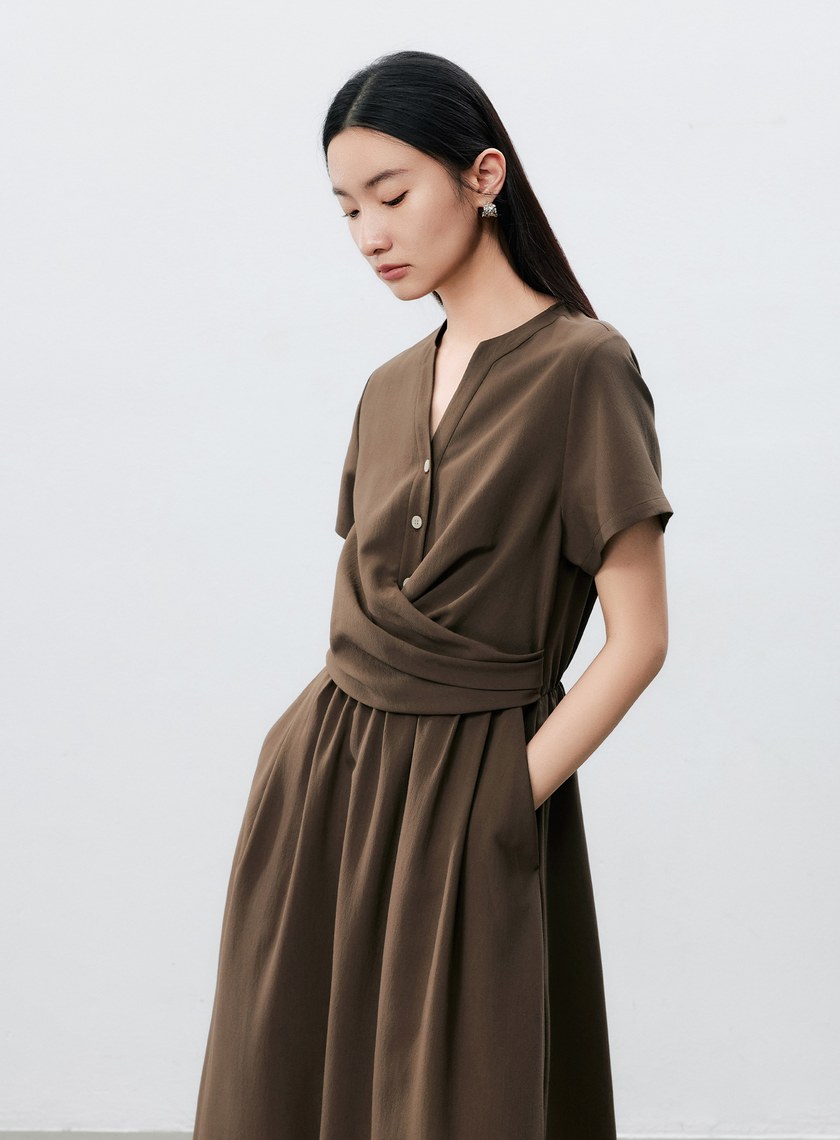 不對稱扭結收腰洋裝