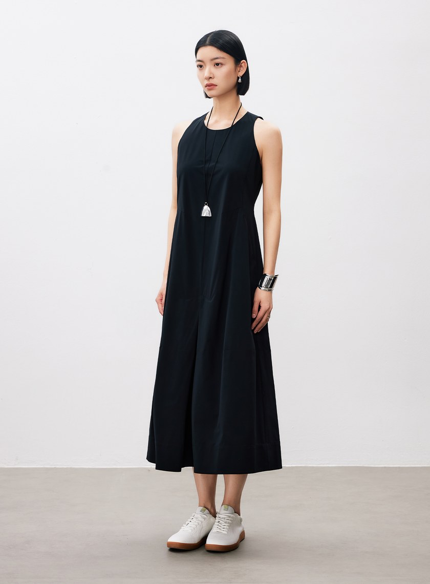 輕盈修身無袖洋裝