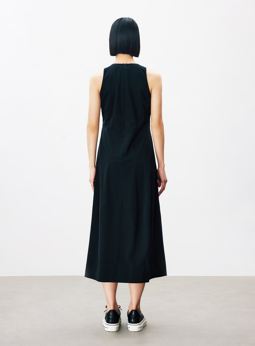 輕盈修身無袖洋裝