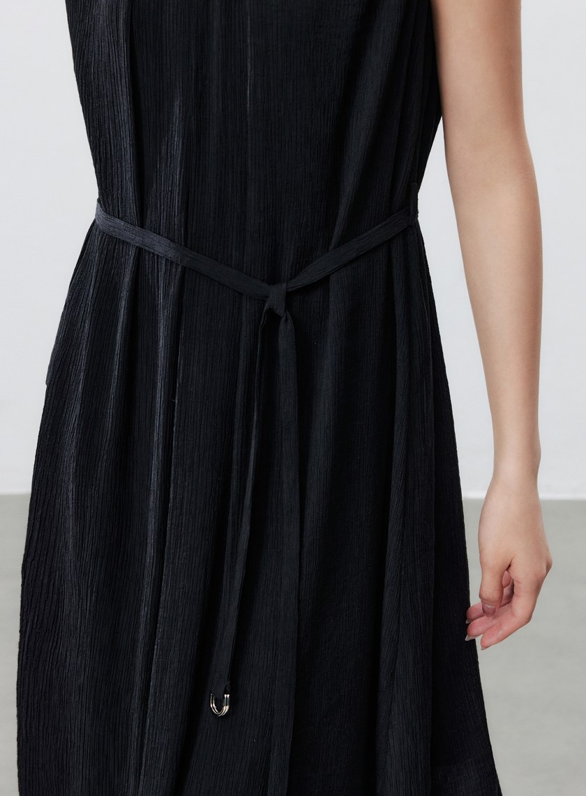 輕盈褶皺綁帶洋裝