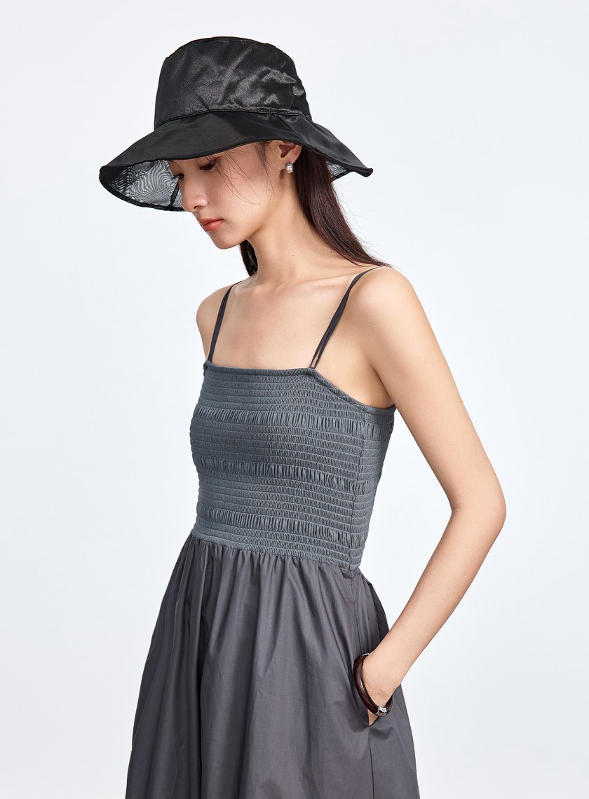 美背傘狀細肩帶洋裝