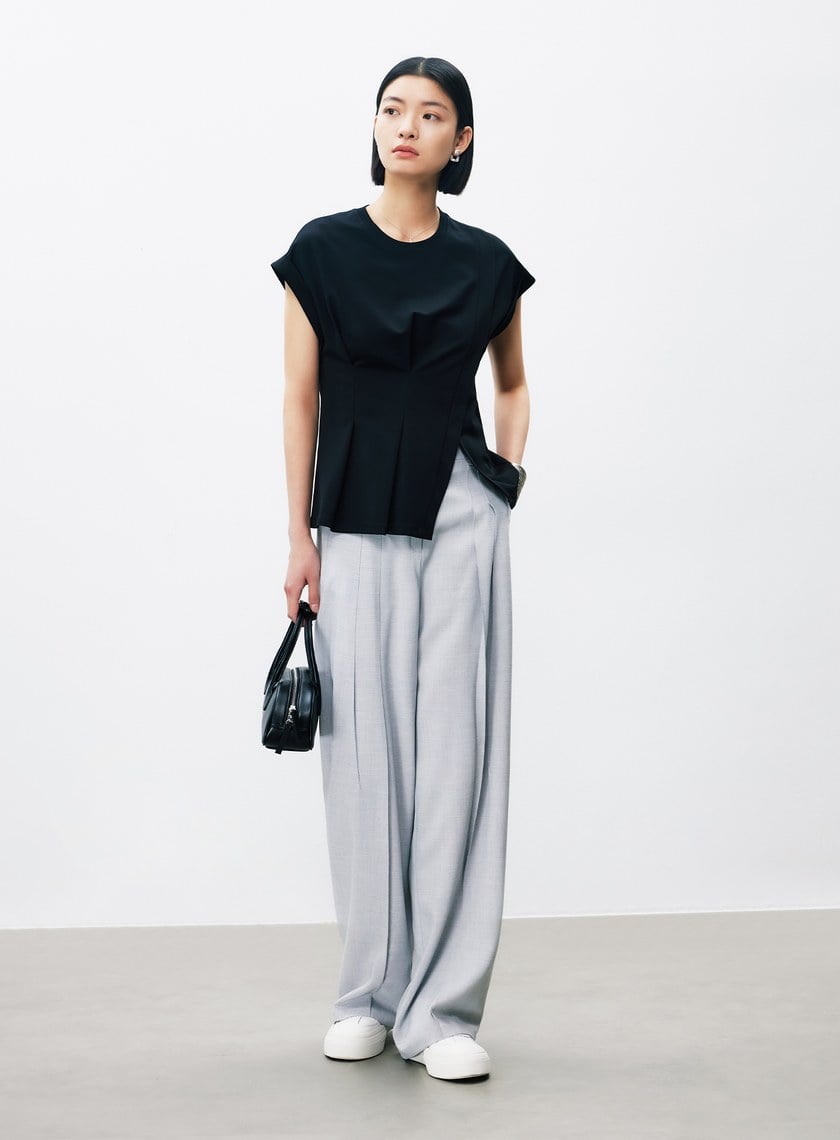 不對稱壓褶小飛袖T恤