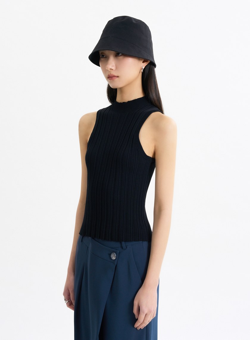 環保坑條削肩半高領針織背心