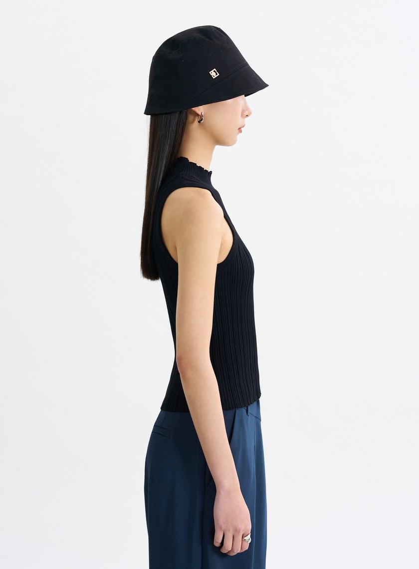 環保坑條削肩半高領針織背心