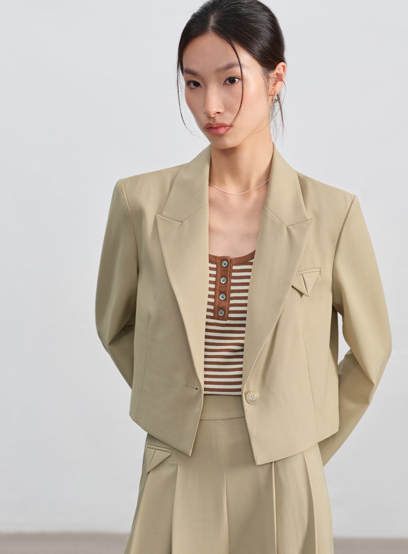 俐落不對稱分割短版西裝外套