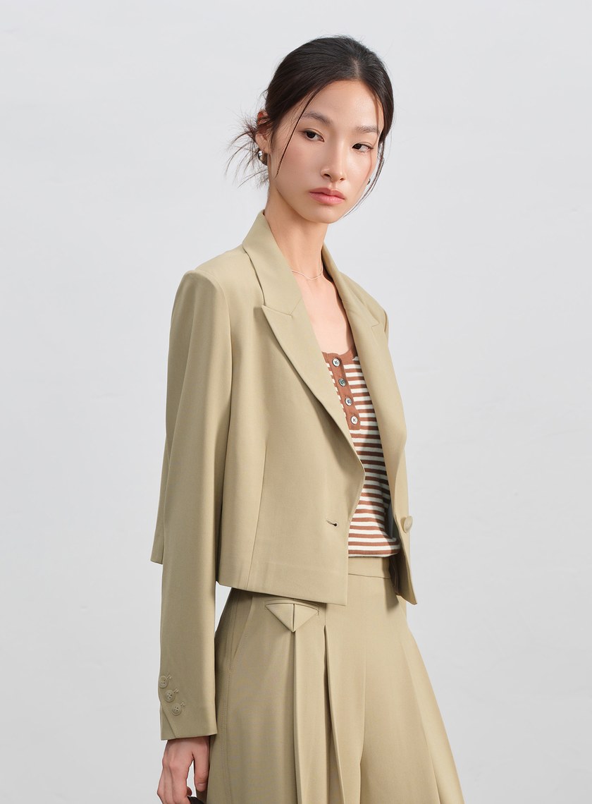 俐落不對稱分割短版西裝外套