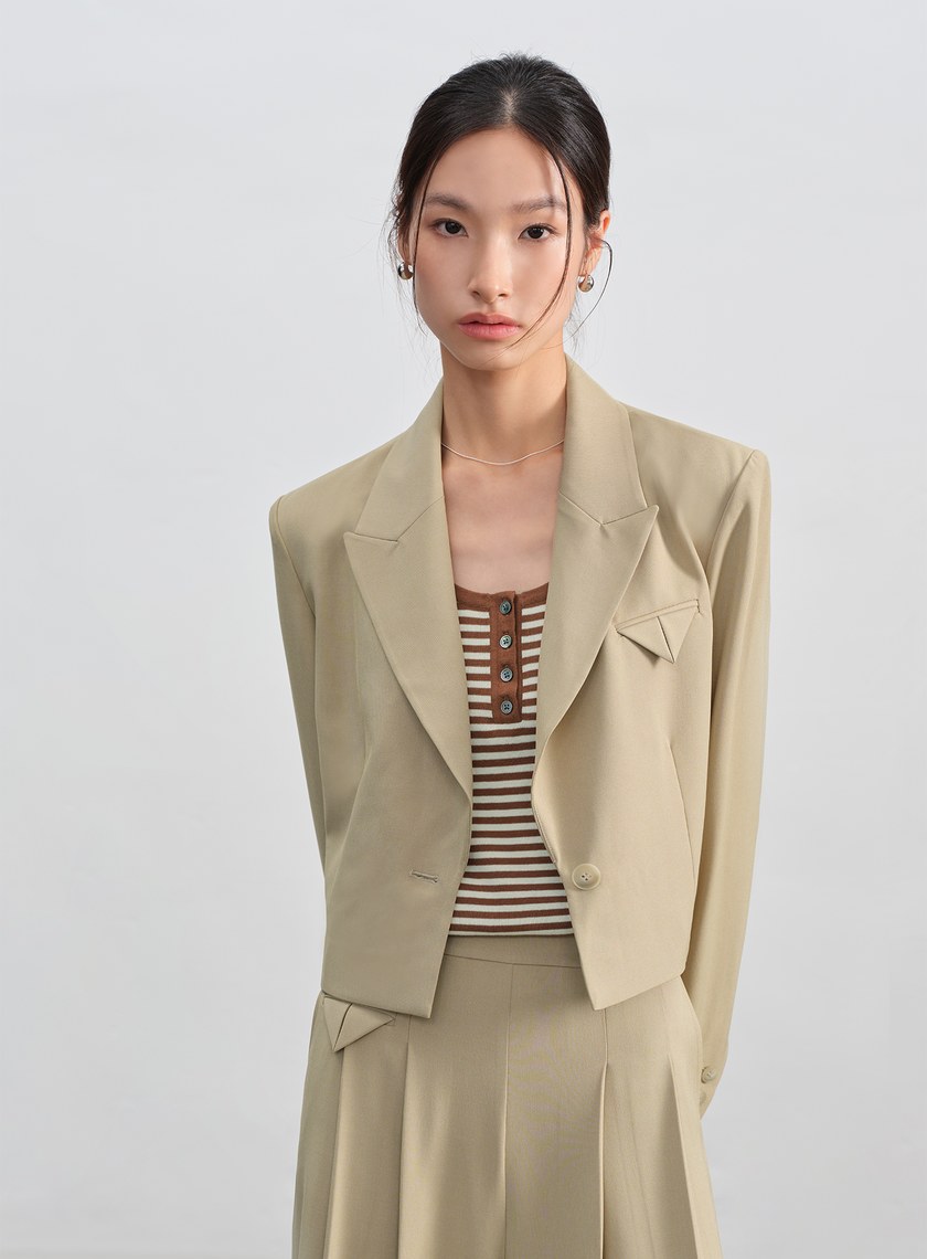 俐落不對稱分割短版西裝外套