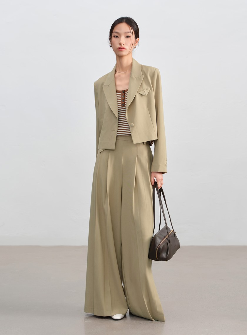 俐落不對稱分割短版西裝外套