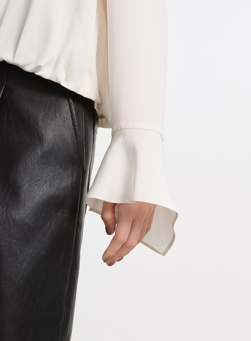 優雅V領飄帶襯衫