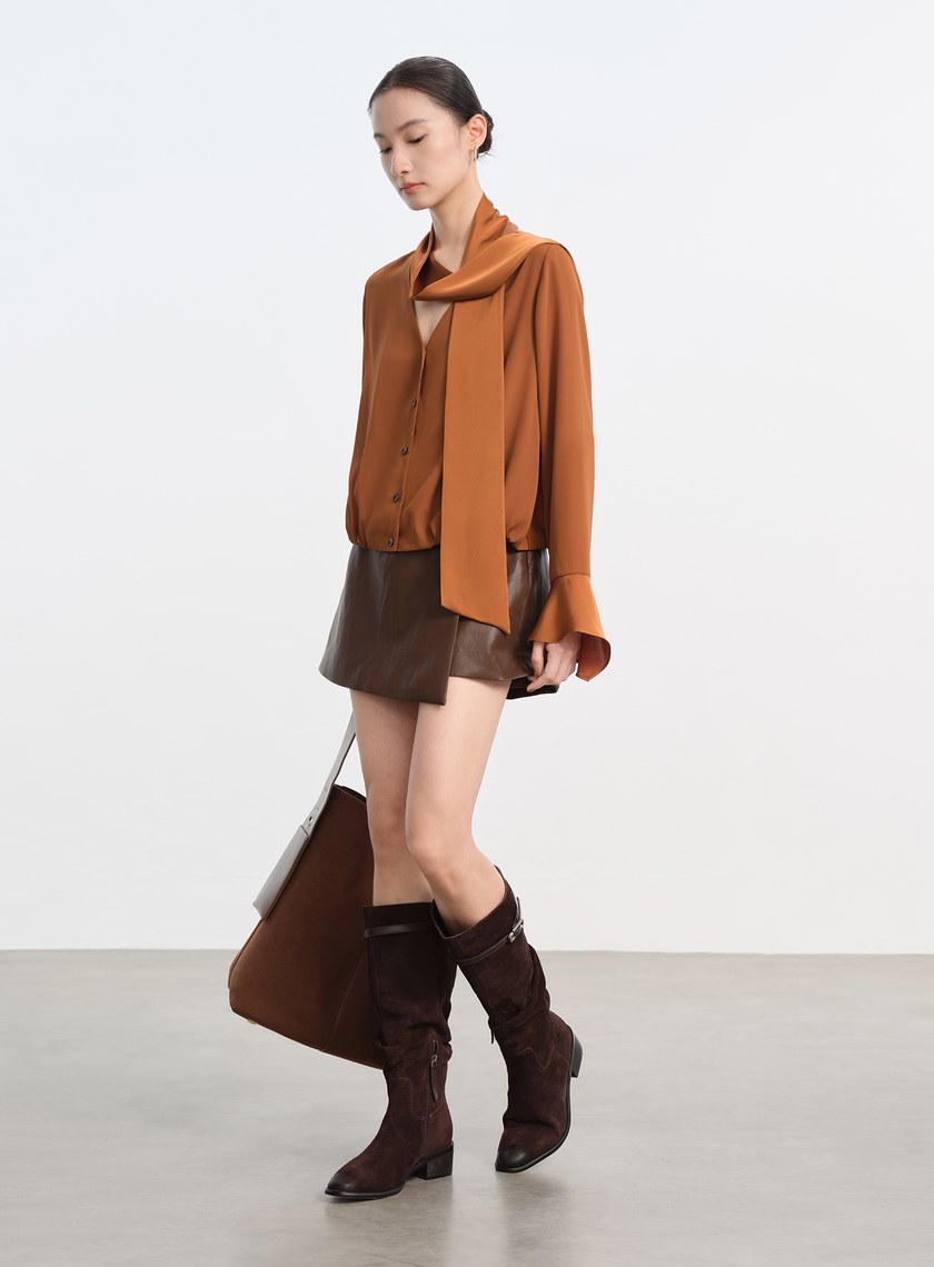 優雅V領飄帶襯衫