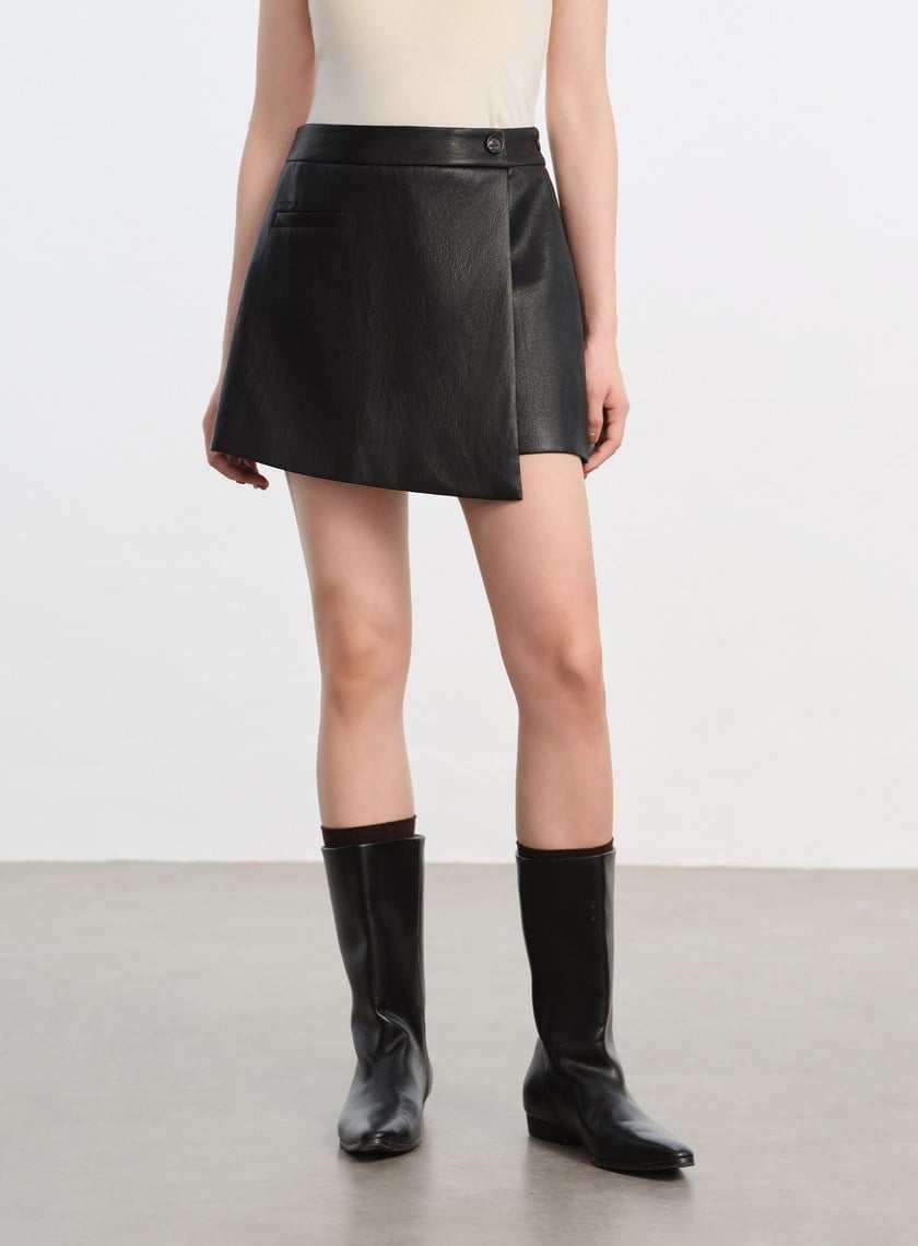 時髦一片式皮革褲裙