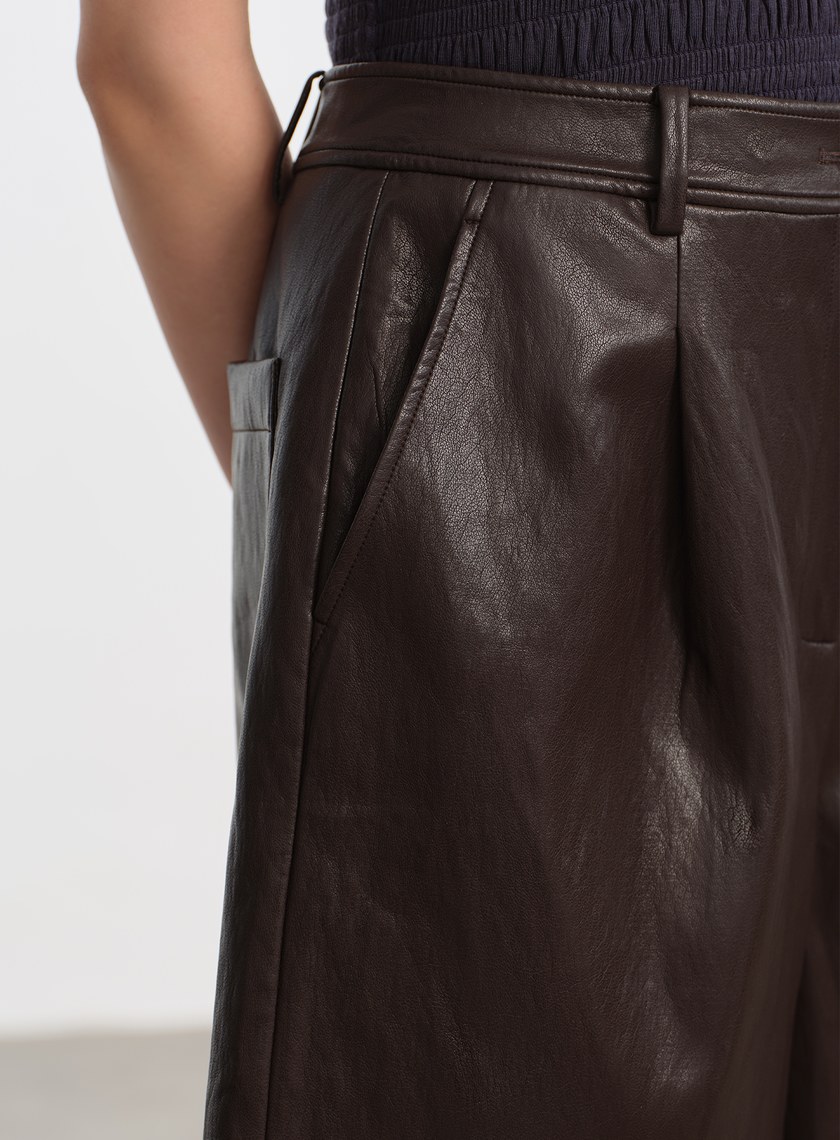 柔霧環保皮革五分褲