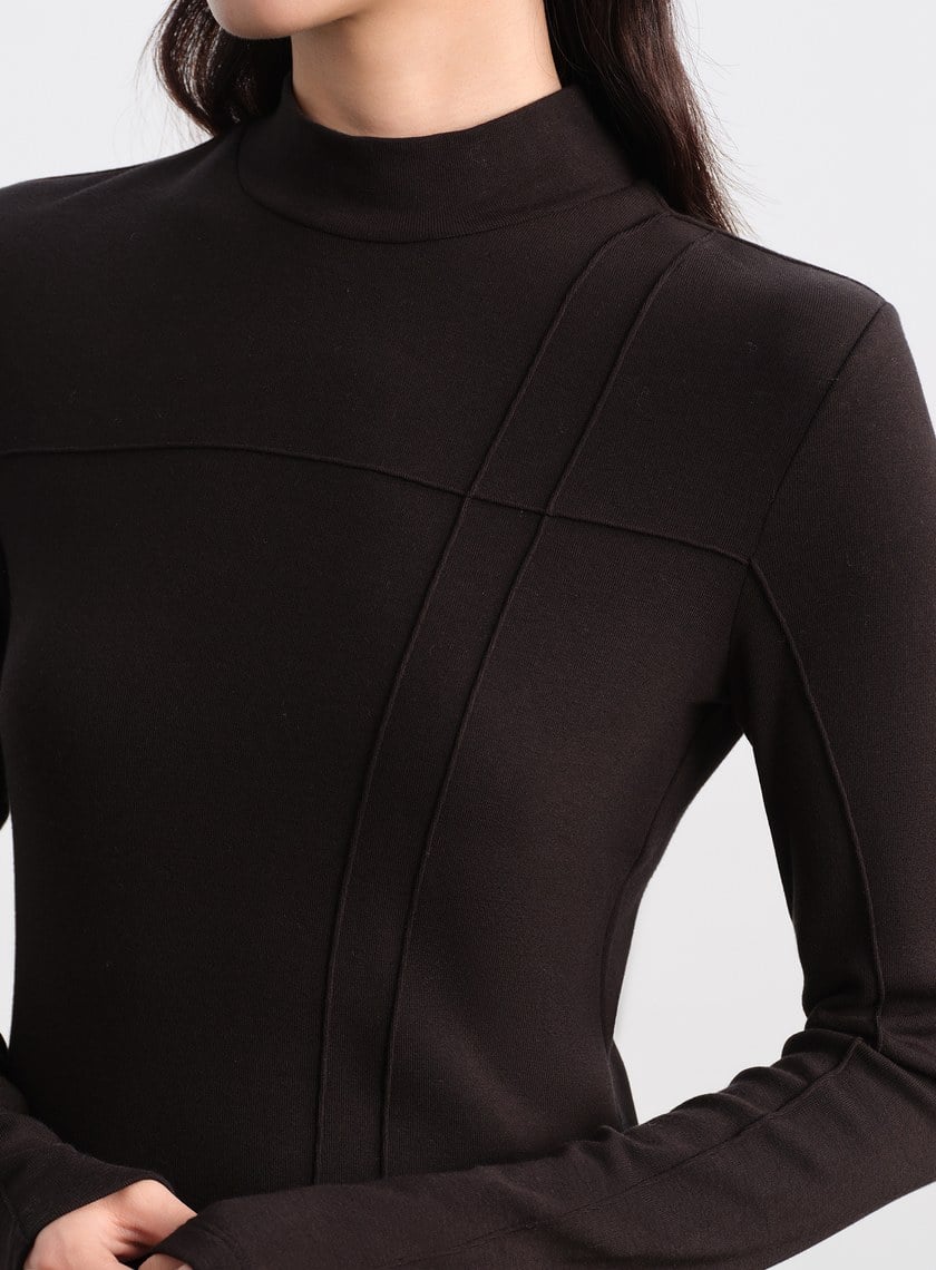 立體褶飾高領發熱上衣