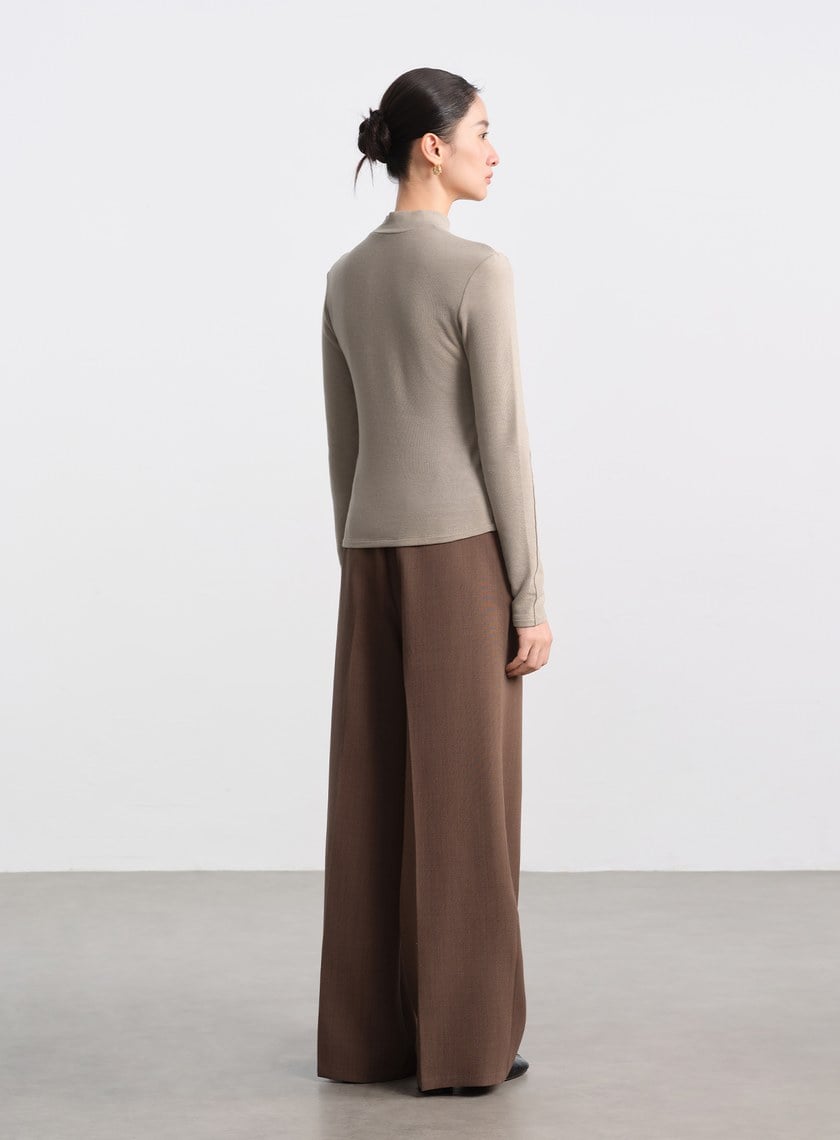 立體褶飾高領發熱上衣