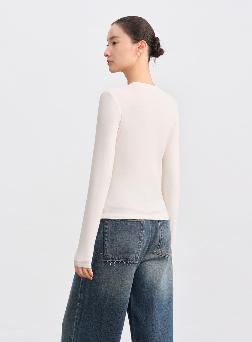 不對稱紐結合身上衣