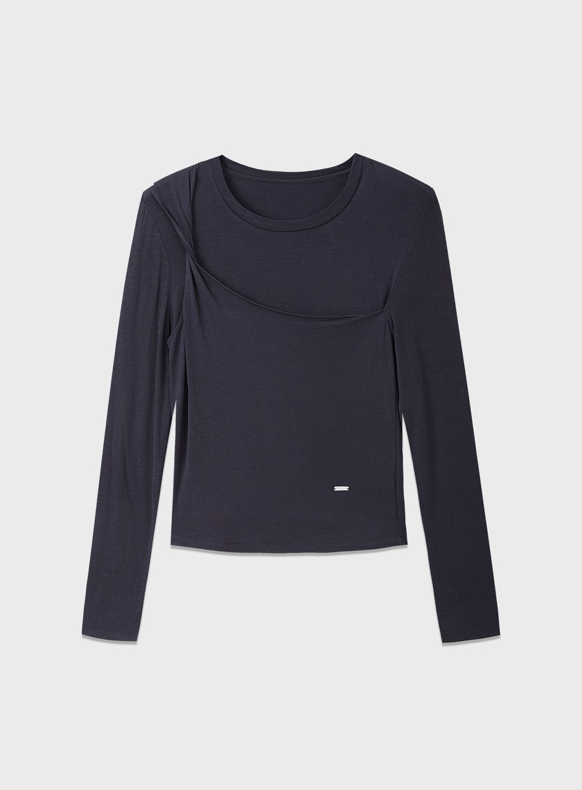 不對稱紐結合身上衣