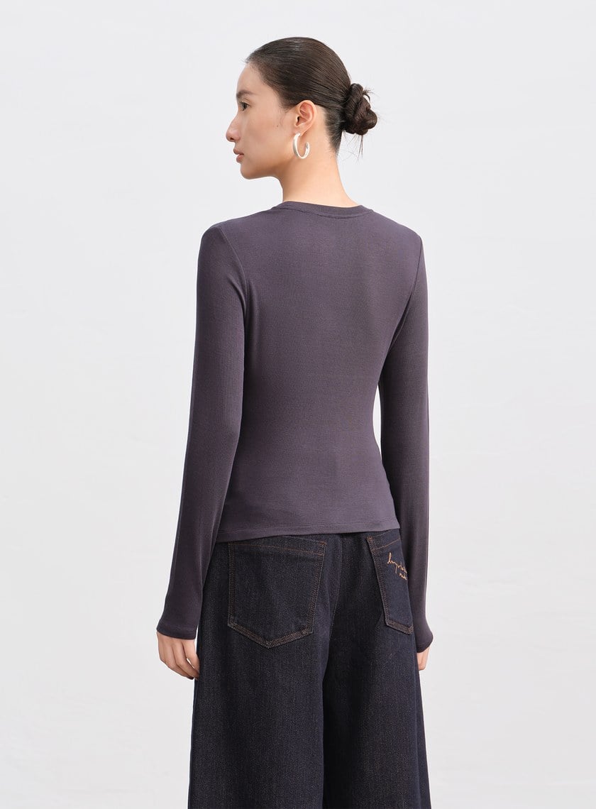 不對稱紐結合身上衣