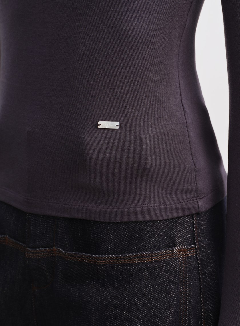 不對稱紐結合身上衣